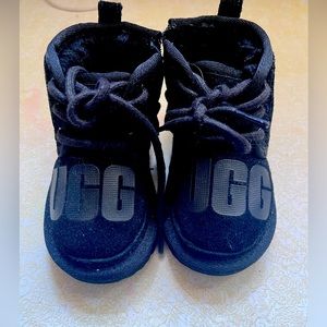 *Toddler Unisex* Ugg Neumel II Side Zip Black Logo Size 6